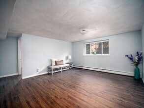48 Bryon Rd in Boston, MA - Foto de edificio - Building Photo