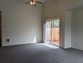 141 S 63rd St in Springfield, OR - Building Photo - Building Photo