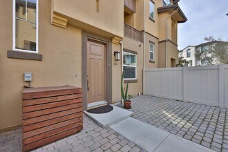 5460 San Roberto in San Diego, CA - Building Photo - Building Photo