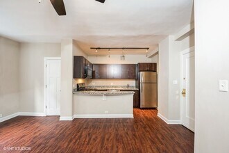 432 W Belmont Ave-Unit -504 in Chicago, IL - Building Photo - Building Photo