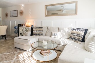 3312 W Wyoming Cir in Tampa, FL - Foto de edificio - Building Photo