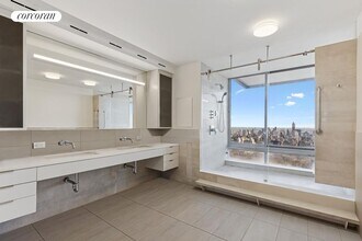 101 W 67th St in New York, NY - Foto de edificio - Building Photo