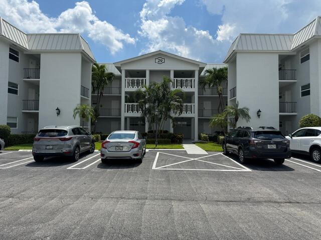 29 Colonial Club Dr in Boynton Beach, FL - Building Photo
