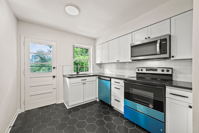 1640 W Northwest Blvd in Winston-Salem, NC - Building Photo - Building Photo