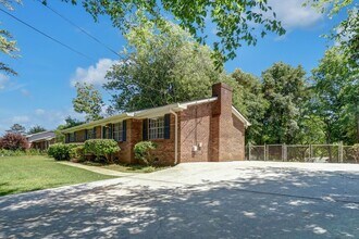 606 Evergreen Dr in Woodstock, GA - Building Photo - Building Photo