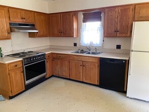 11 Summer St, Unit A in Brunswick, ME - Foto de edificio - Building Photo