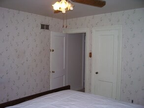 2403 South Ave, Unit A in Youngstown, OH - Foto de edificio - Building Photo