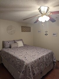 208 Henderson Dr photo'