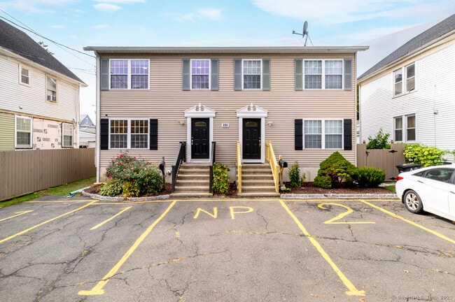 233 Fairfield Ave in Stamford, CT - Building Photo - Building Photo