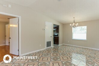 8472 Fury Dr in Jacksonville, FL - Building Photo - Building Photo