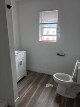 672 Main Rd in Hampden, ME - Foto de edificio - Building Photo