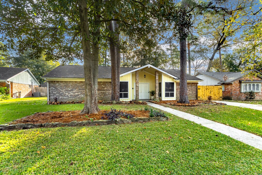 22802 Whispering Willow Dr, Unit Studio R in Spring, TX - Building Photo