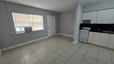 1012 NW 2nd Ave in Hallandale Beach, FL - Building Photo - Building Photo