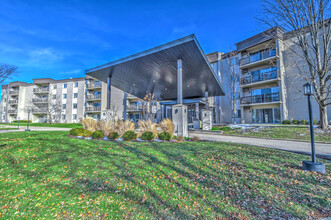 Stonebridge of Arlington Heights in Arlington Heights, IL - Building Photo - Building Photo