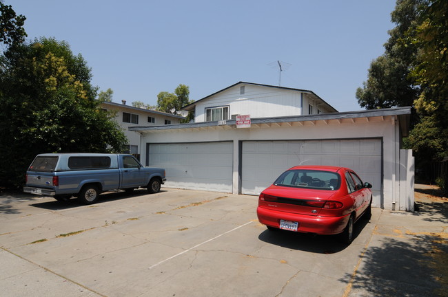1147 West Hamilton in Campbell, CA - Foto de edificio - Building Photo