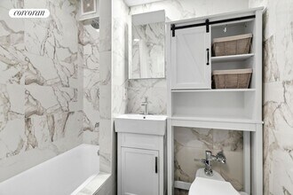 25 Tudor City Pl in New York, NY - Building Photo - Building Photo