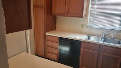 2305 Flagstone Ct in Winston-Salem, NC - Building Photo - Building Photo