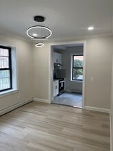 4048 Hampton St, Unit 1st floor in Elmhurst, NY - Foto de edificio - Building Photo