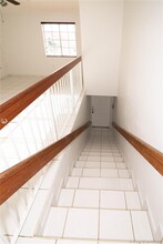 3260 W 70th St-Unit -202 in Hialeah, FL - Building Photo - Building Photo