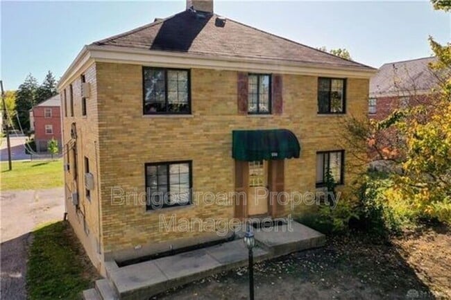 property at 550 Wiltshire Blvd