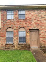 2700 N 16th St in Beaumont, TX - Building Photo