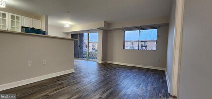 1600 Renate Dr, Unit T1 in Woodbridge, VA - Foto de edificio - Building Photo