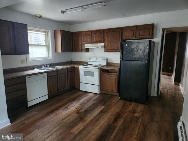 248 W Fairview St in Piedmont, WV - Building Photo - Building Photo