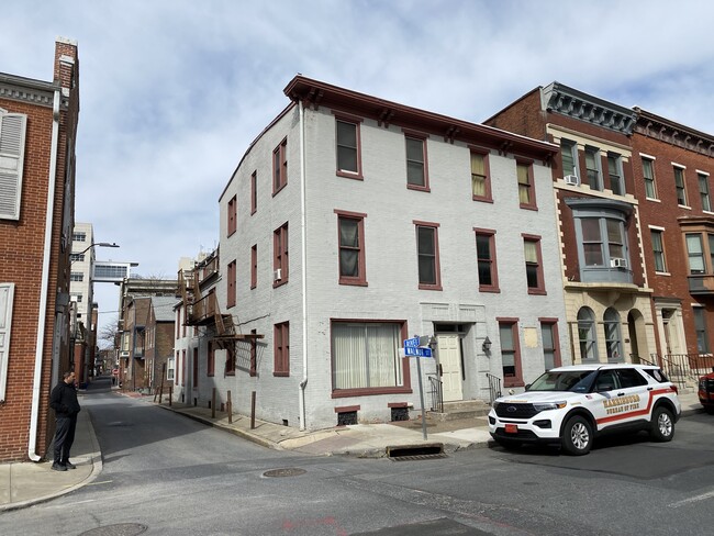 120 Walnut St in Harrisburg, PA - Building Photo - Building Photo