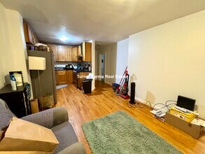 125 Rindge Ave, Unit 1R in Cambridge, MA - Building Photo - Building Photo