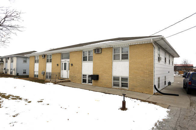 4623-4647 NW 62nd Ave in Johnston, IA - Foto de edificio - Building Photo