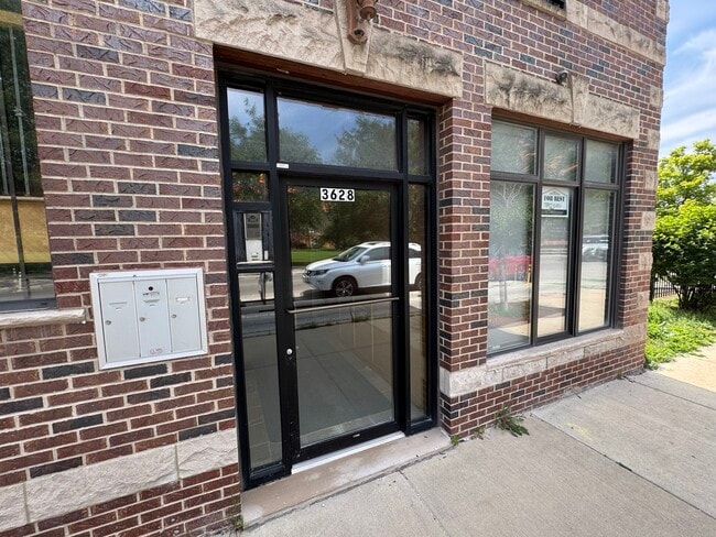 3628 N Milwaukee Ave in Chicago, IL - Building Photo - Building Photo