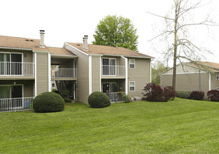 Summer Chase Apartments in Johnson City, TN - Foto de edificio - Building Photo