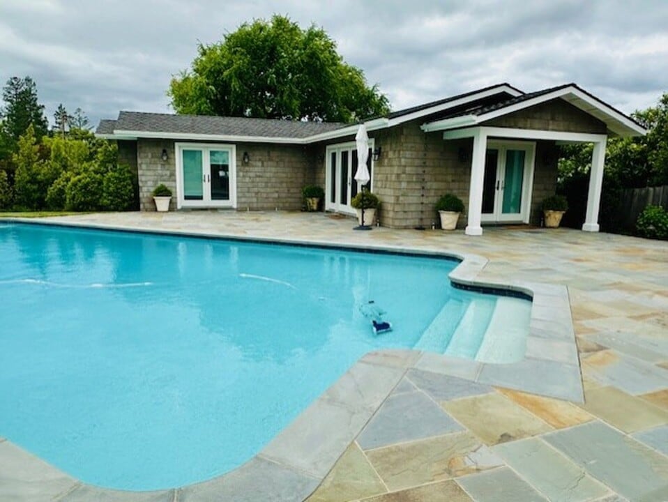 15590 Palos Verdes Dr in Monte Sereno, CA - Building Photo