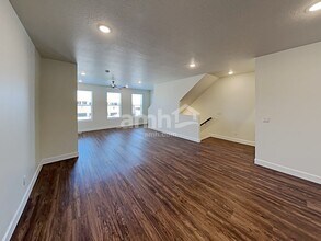 11092 S Blue Byu Dr in South Jordan, UT - Building Photo - Building Photo