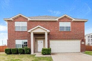 200 Cheyenne Dr in Waxahachie, TX - Building Photo