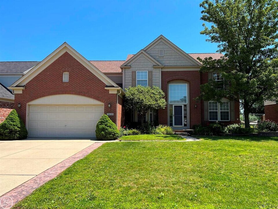 34698 Giannetti Dr in Sterling Heights, MI - Foto de edificio