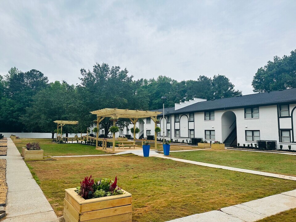Bolden Courts Apartments in Atlanta, GA - Foto de edificio
