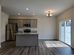 107 Magnolia Dr in Middletown, PA - Building Photo - Building Photo