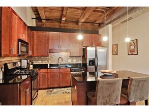 770 W Gladys Ave in Chicago, IL - Building Photo - Building Photo