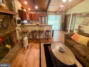 4535 Pine Ridge Dr W in Bushkill, PA - Building Photo - Building Photo