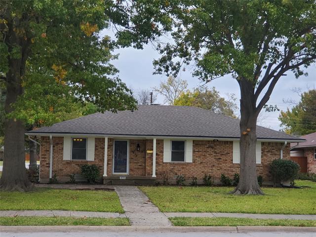 1213 Kingsbridge Dr in Garland, TX - Building Photo
