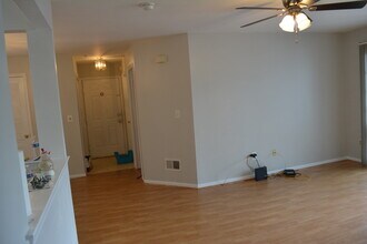 118 Waterford Dr, Unit WATERFORD DRIVE in Edison, NJ - Building Photo - Building Photo
