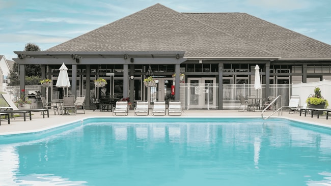 Catalina Club Apartments in Pataskala, OH - Foto de edificio - Building Photo