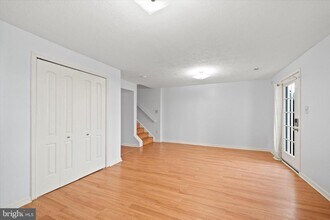 8512 Tackhouse Loop in Gainesville, VA - Building Photo - Building Photo