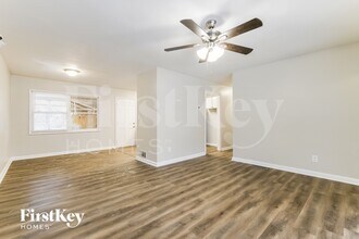 2596 Yale Terrace in Decatur, GA - Foto de edificio - Building Photo