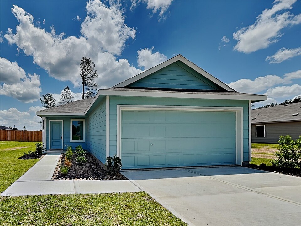 18710 Barrichello Dr in Conroe, TX - Building Photo