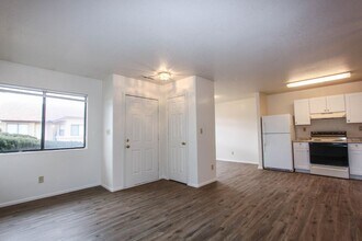 8460 E Lakeshore Dr in Prescott Valley, AZ - Building Photo - Building Photo