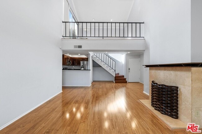 5325 Newcastle Ave in Los Angeles, CA - Building Photo - Building Photo