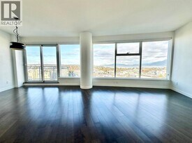 1565 W 6th Ave in Vancouver, BC - Building Photo