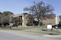 La Hacienda in Dallas, TX - Foto de edificio - Building Photo